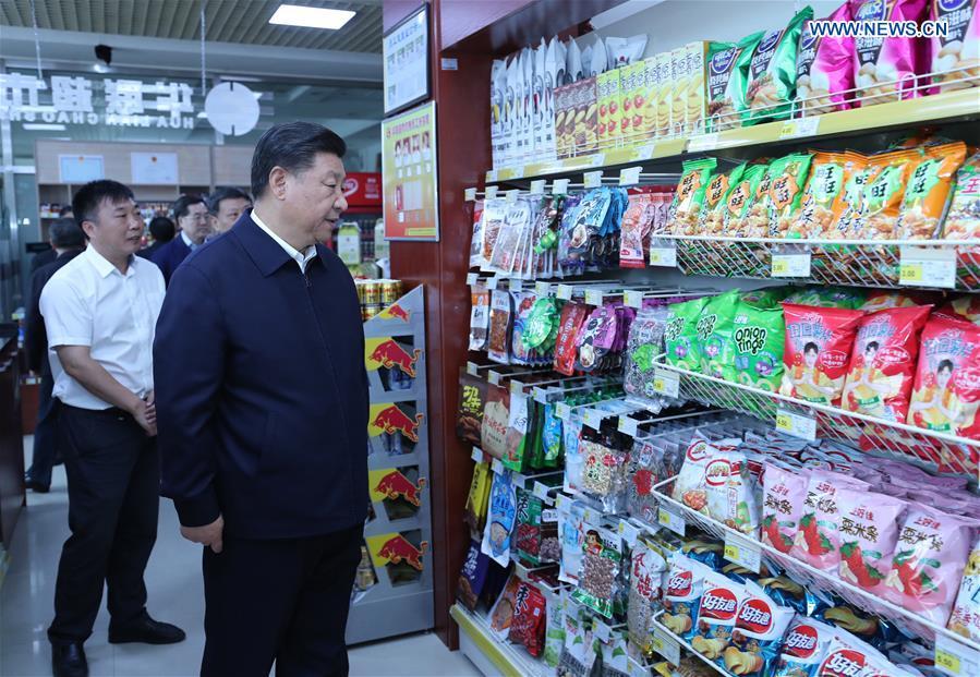 Chinese President Xi Jinping, also general secretary of the Communist Party of China (CPC) Central Committee and chairman of the Central Military Commission, visits a supermarket in the expressway service area on his return from Fushun to Shenyang in Liaoning Province, Sept. 28, 2018. (Xinhua/Ju Peng)