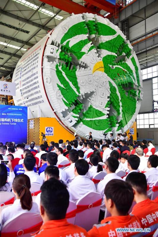 China\'s largest slurry tunnel boring machine (TBM) rolls off the production line in Zhengzhou, capital of central China\'s Henan Province, Sept. 29, 2018. The machine has a diameter of 15.8 meters, making it the largest slurry TBM designed in China. (Xinhua/Feng Dapeng)