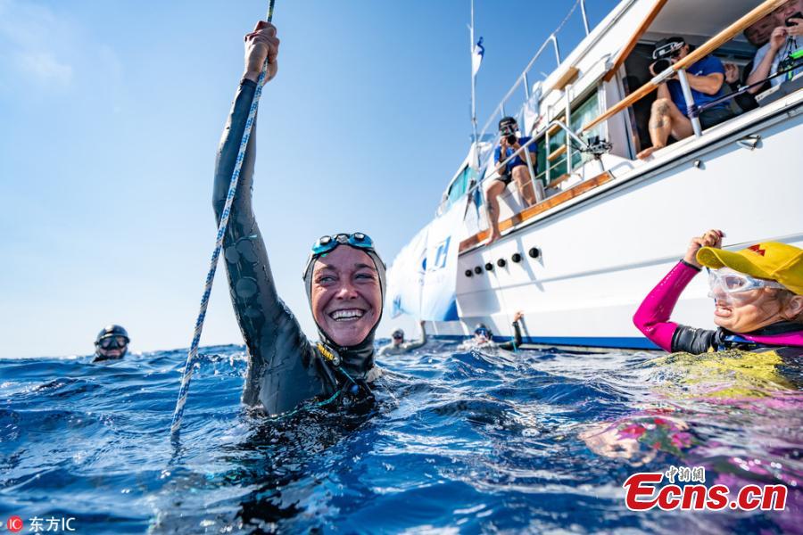 This is the incredible moment a woman breaks a world record by swimming more than 107 meters in a free dive. Alessia Zecchini, from Rome, Italy, held her breath for more than three and a half minutes as she swam almost the length of a football field. (Photo/IC)