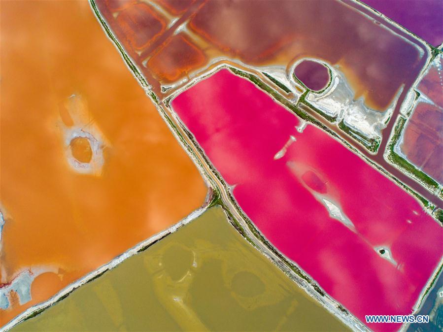 Aerial photo taken on Oct. 6, 2018 shows a view of the Yuncheng salt lake in Yuncheng, north China\'s Shanxi Province. (Xinhua/Shang Jianzhou)
