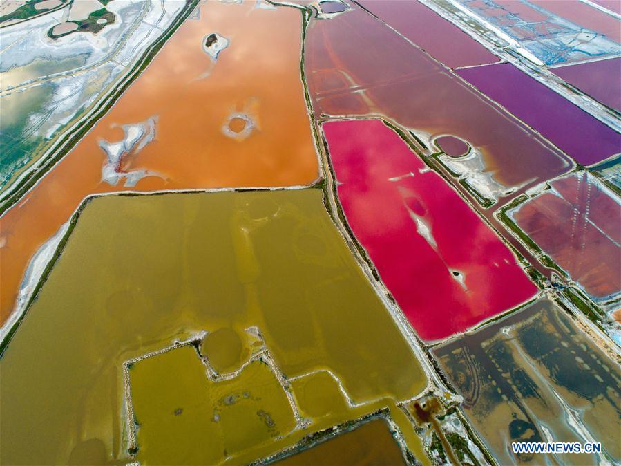 Aerial photo taken on Oct. 6, 2018 shows a view of the Yuncheng salt lake in Yuncheng, north China\'s Shanxi Province. (Xinhua/Shang Jianzhou)