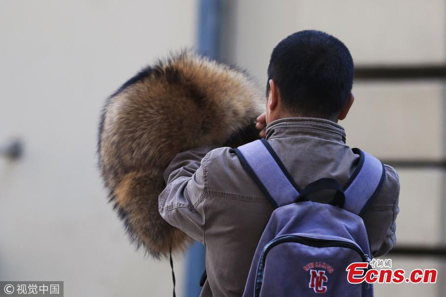 People wear warm clothes in Harbin City, Northeast China’s Heilongjiang Province, Oct. 7, 2018. Temperatures dropped to five degrees centigrade in the city on Sunday, a fall of eight degrees centigrade from a day earlier. Local weather bureaus have warned of frost in most areas in the province for Tuesday. (Photo/VCG)