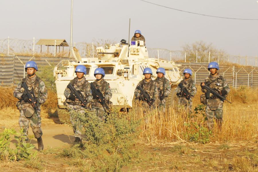 Chinese peacekeepers patrol in Juba, capital of South Sudan, to protect the population during the May Day holiday. (Photo/Xinhua)
The troops have also spent more than 100 days on duty outside Juba, covering over 50,000 kilometers in southern and central areas of the country. They have undertaken nine cordon-and-search operations and resolved 300 hostile incidents without violence within the weapon-free zone, including three in which armed insurgents penetrated the zone, intending to kidnap civilians.
\