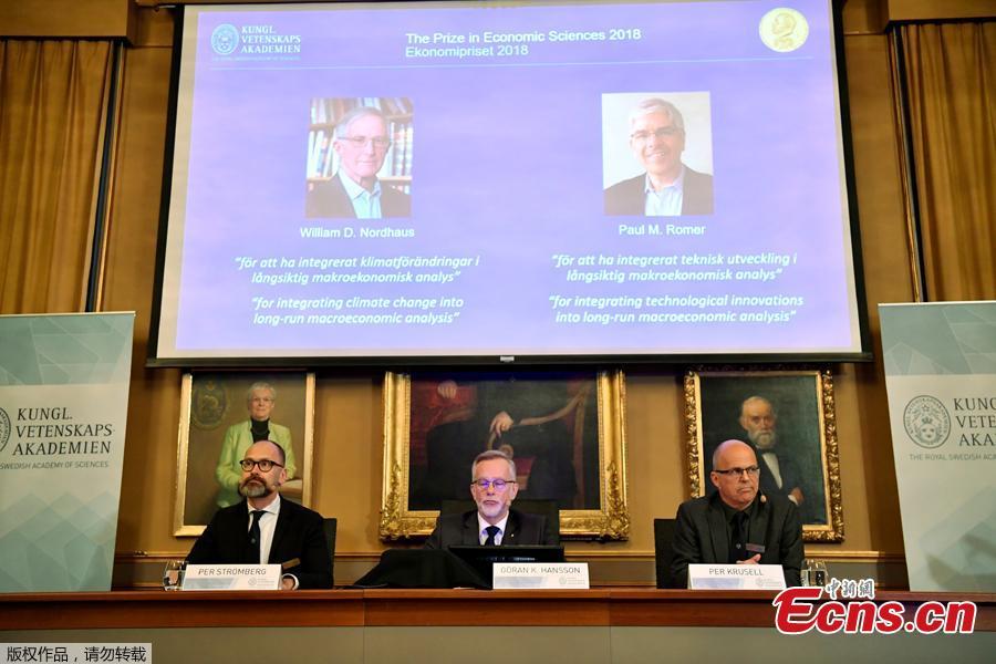 A screen displays the portraits of awarded economists William Nordhaus (L) and Paul Romer of the United States, in Stockholm, Sweden, Oct. 8, 2018. The 2018 Nobel Prize in Economics was awarded Monday jointly to William Nordhaus and Paul Romer. (Photo/Agencies)