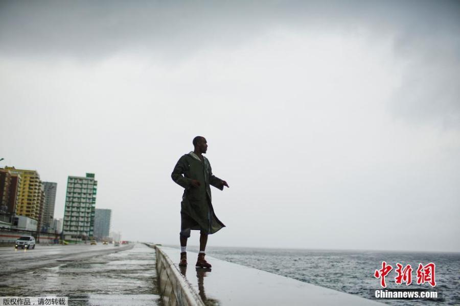 Alexander Charnicharo fishes at the seafront in Havana as Hurricane Michael passes by western Cuba on Oct. 8, 2018. (Photo/Agencies)