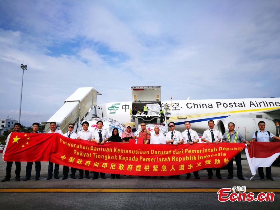 The first batch of humanitarian supplies from the Chinese government for Indonesia\'s quake victims arrives at Balikpapan International Airport in eastern Kalimantan Island, Indonesia, on Oct. 9, 2018. The aid, consisting of tents, water treatment equipment, generators and other supplies, will be delivered to the earthquake and tsunami-hit areas in Central Sulawesi province soon. There are still four batches of this kind of aid to be delivered in days. (Photo provided to China News Service)