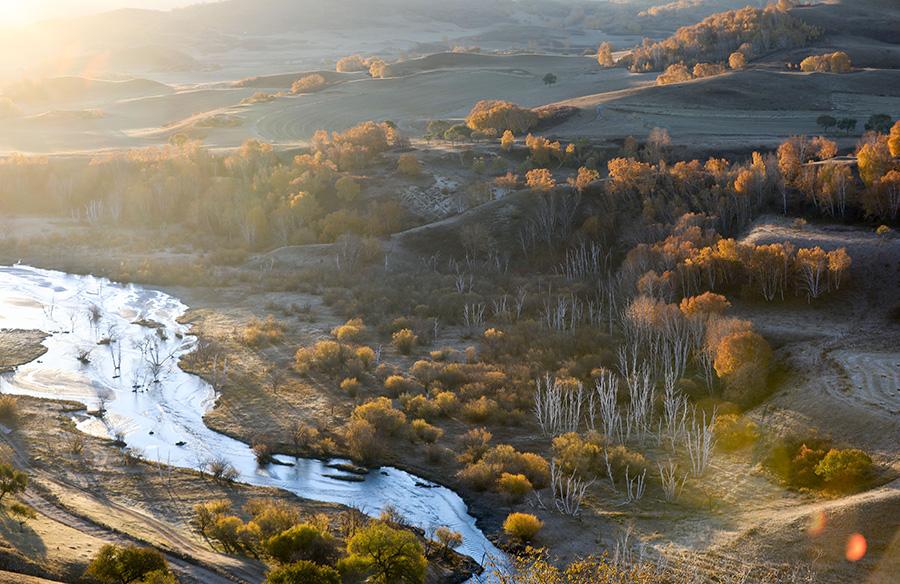 Mesmerizing autumn scenery of Wulan Butong Grassland in North China\'s Inner Mongolia. (Photo/China Daily)