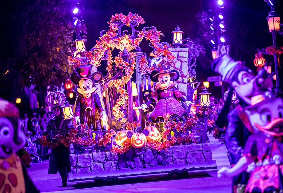 This fall, spooky fun and entertainment can be found all over Shanghai Disney Resort as the Halloween season returns in full force. Until Nov. 4, guests can find mysterious events, special parties, Halloween-themed treats, decorations, and more, with many not-so-scary surprises designed to help guests experience the magic of the season. (Photo provided to China Daily)