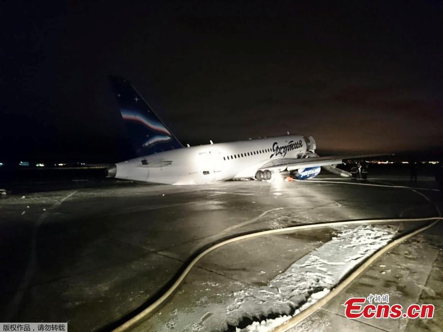 A plane from Yakutia airlines rolls off the runway after landing, Oct. 10, 2018. There were 91 passengers and 5 crew members onboard the plane. Four passengers requested medical assistance. A criminal case has been initiated into the accident about a possible violation of safety rules on air transport. (Photo/Agencies)