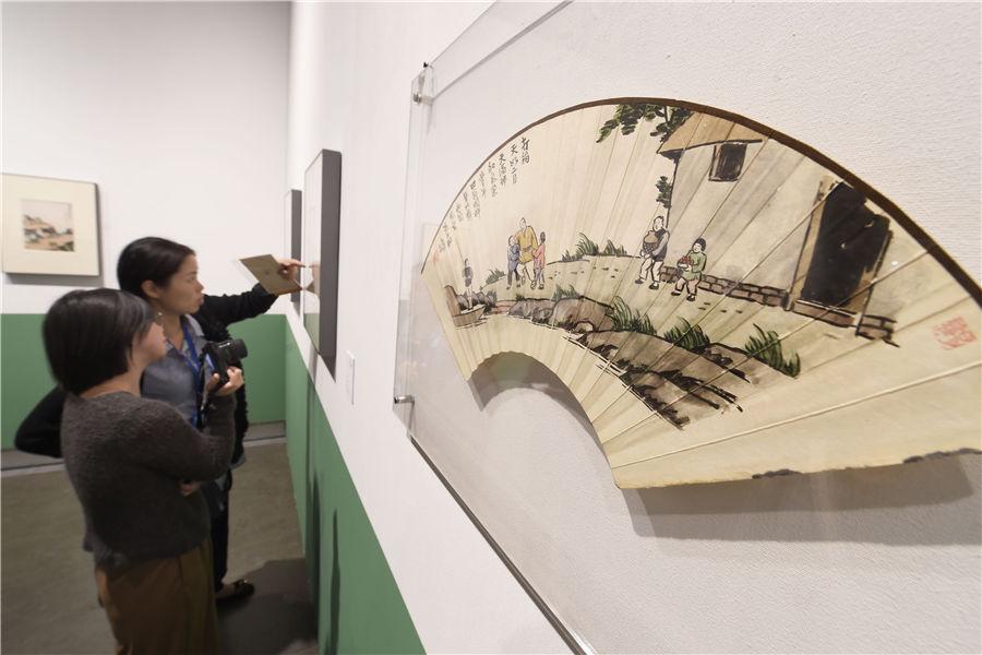 People view the exhibited items at Zhejiang Art Museum in Hangzhou, East China\'s Zhejiang Province, on Oct. 10, 2018. (Photo/Asianewsphoto)