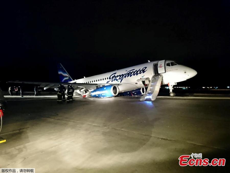 A plane from Yakutia airlines rolls off the runway after landing, Oct. 10, 2018. There were 91 passengers and 5 crew members onboard the plane. Four passengers requested medical assistance. A criminal case has been initiated into the accident about a possible violation of safety rules on air transport. (Photo/Agencies)