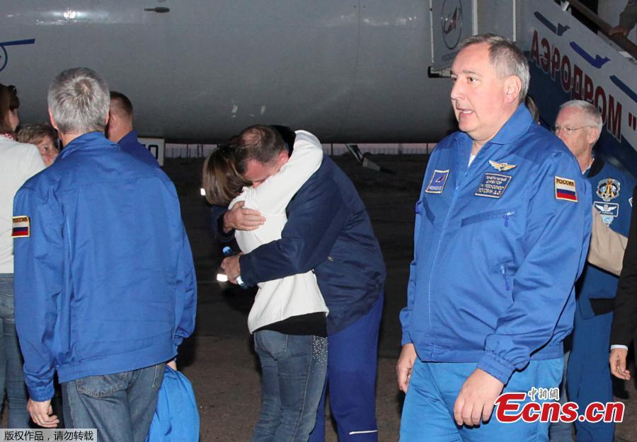 U.S. astronaut Nick Hague embraces a family member as head of the Russian space agency Roscosmos Dmitry Rogozin (R) walks past, after the Soyuz spacecraft made an emergency landing following a failure of its booster rockets, upon the arrival at Baikonur airport, Kazakhstan October 11, 2018. (Photo/Agencies)