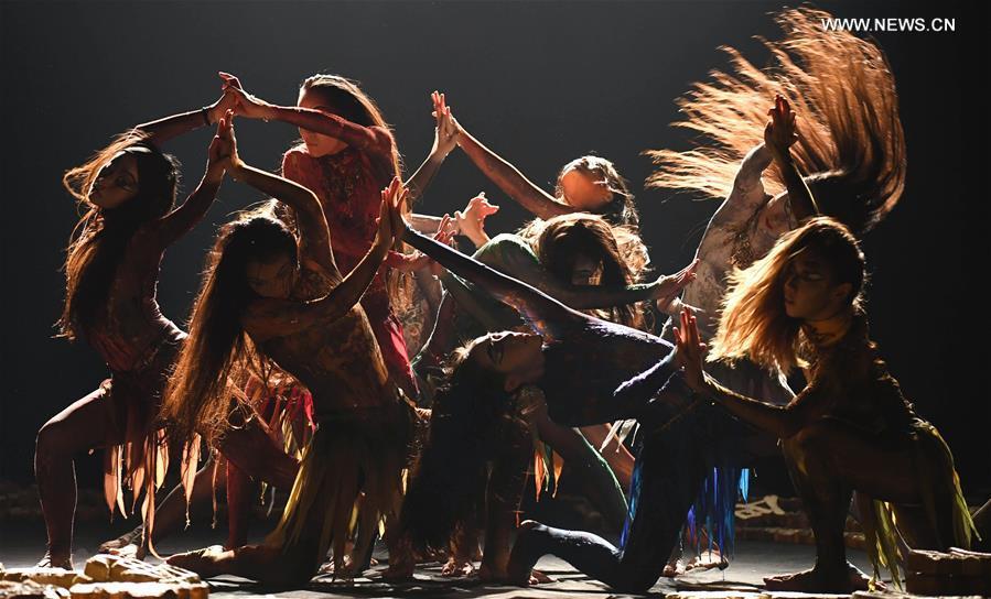 Chinese contemporary dance performance \