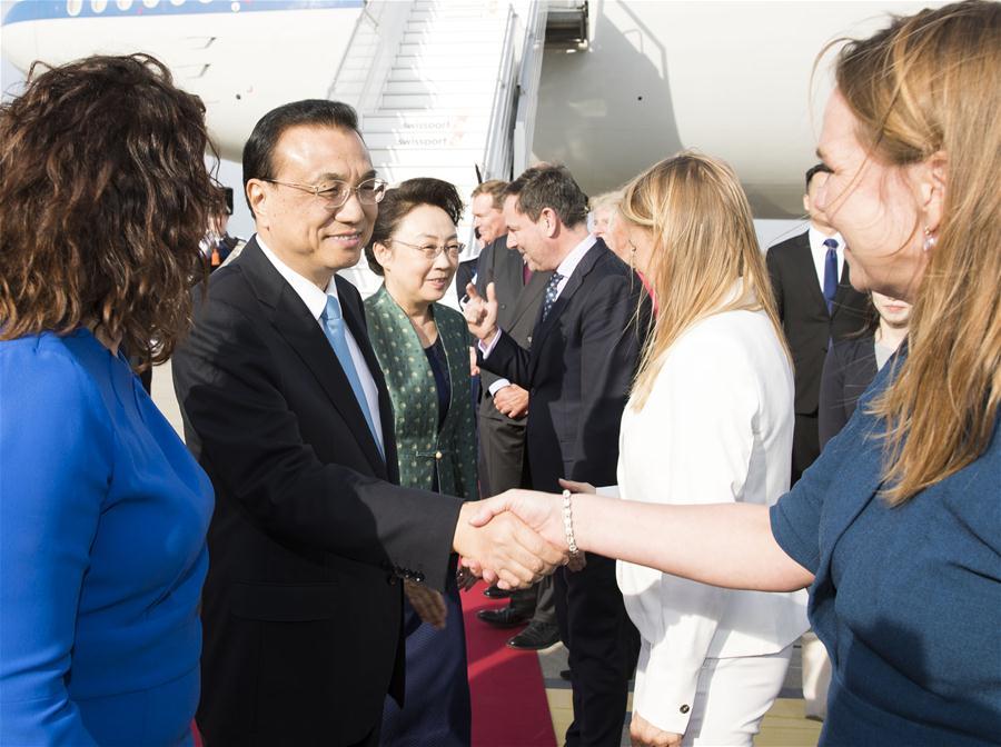 Chinese Premier Li Keqiang (2nd L) arrives at Schiphol Airport in Amsterdam, the Netherlands, Oct. 14, 2018. Li Keqiang arrived here on Sunday for an official visit to the Netherlands at the invitation of Dutch Prime Minister Mark Rutte. (Xinhua/Huang Jingwen)