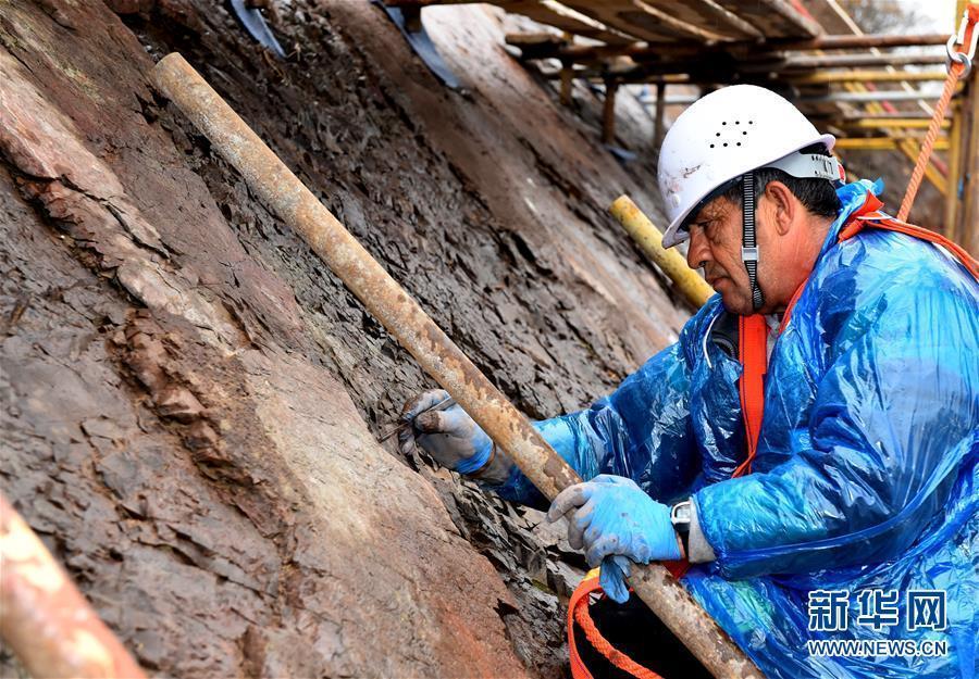An experimental conservation effort for dinosaur footprints in Yanqing Geopark in Beijing, Oct. 15, 2018. Experts from the Petrified Forest of Lesbos in Greece, China University of Geosciences (Beijing) and Yanqing Geopark are launching a new round of experimental conservation efforts for the dinosaur footprints formed about 150 million years ago and now suffering from erosion and weathering. (Photo/Xinhua)