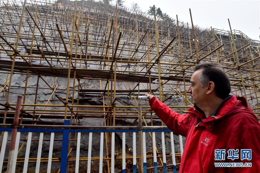 An experimental conservation effort for dinosaur footprints in Yanqing Geopark in Beijing, Oct. 15, 2018. Experts from the Petrified Forest of Lesbos in Greece, China University of Geosciences (Beijing) and Yanqing Geopark are launching a new round of experimental conservation efforts for the dinosaur footprints formed about 150 million years ago and now suffering from erosion and weathering. (Photo/Xinhua)