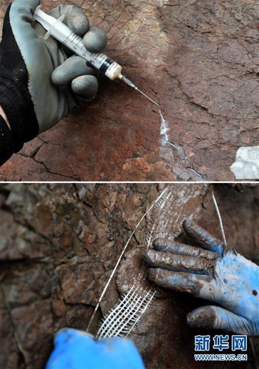 Photos taken on Oct. 15, 2018 show experts trying to repair rock to prevent further damage to dinosaur footprints in Yanqing Geopark in Beijing. Experts from the Petrified Forest of Lesbos in Greece, China University of Geosciences (Beijing) and Yanqing Geopark are launching a new round of experimental conservation efforts for the dinosaur footprints formed about 150 million years ago and now suffering from erosion and weathering. (Photo/Xinhua)