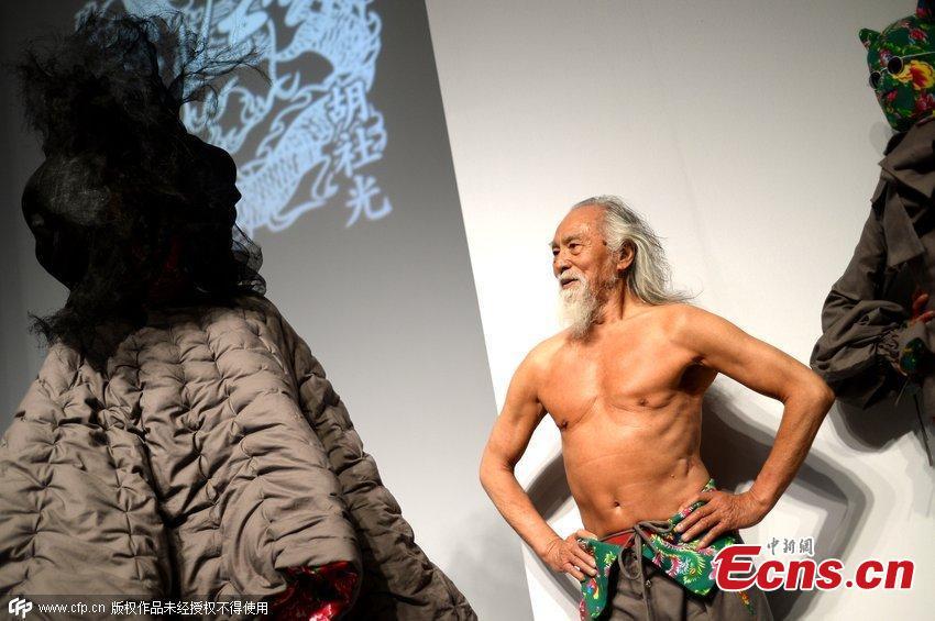 Wang Deshun, 79, presents a creation by Chinese designer Hu Sheguang for the Hu Sheguang 2015-2016 A/W Collection show during China Fashion Week in Beijing, March 25, 2015. (Photo/CFP)