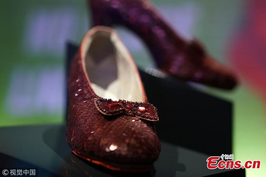 A pair of ruby slippers worn by Judy Garland in The Wizard of Oz on display at the Smithsonian National Museum of American History in Washington, U.S., Oct. 17, 2018. The slippers were taken off display last year for some behind-the-curtain conservation work. Last month, a pair that was stolen from the Judy Garland Museum in Grand Rapids, Minnesota, in 2005, was recovered. (Photo/Agencies)