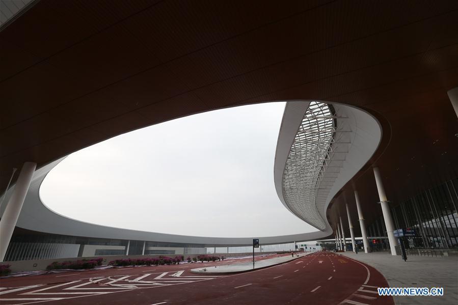 Photo shows the Zhuhai Port of Hong Kong-Zhuhai-Macao Bridge in Zhuhai, south China\'s Guangdong Province, Oct. 19, 2018. Customs clearance between Macao and Zhuhai will be carried out on a \