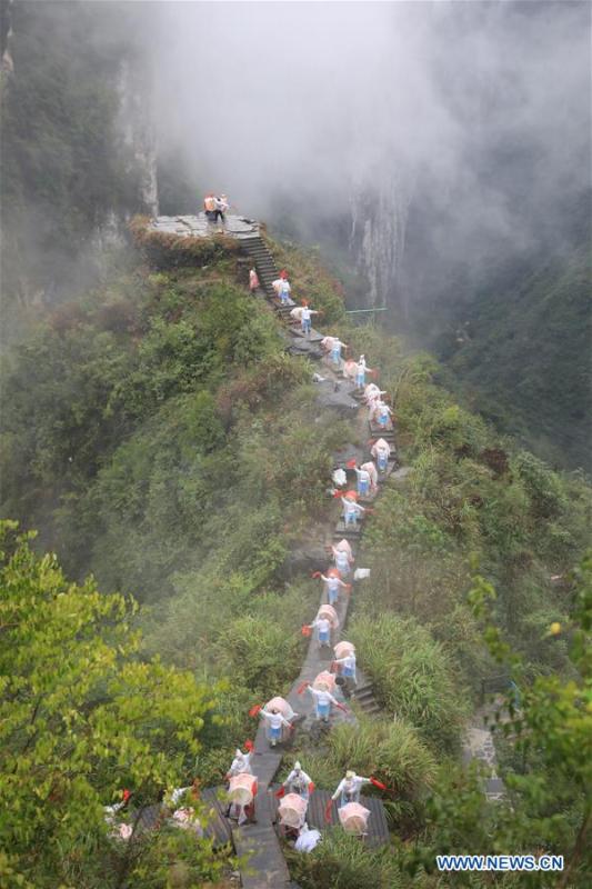 Performers stage a drum dance of the Miao ethnic group at the Dehang scenic area in Jishou in the Tujia and Miao Autonomous Prefecture of Xiangxi, central China\'s Hunan Province, Oct. 20, 2018. (Xinhua/Peng Biao)