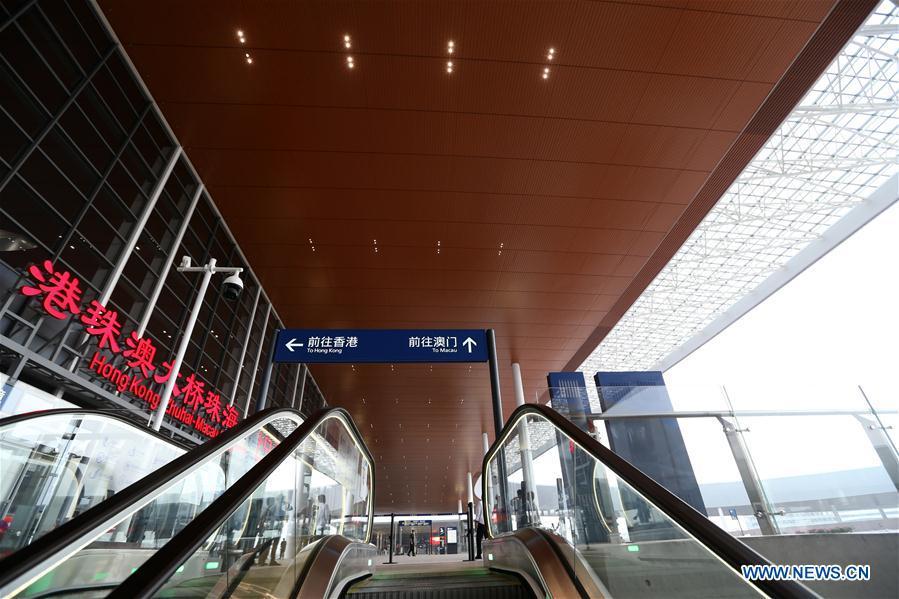 Photo shows the Zhuhai Port of Hong Kong-Zhuhai-Macao Bridge in Zhuhai, south China\'s Guangdong Province, Oct. 19, 2018. Customs clearance between Macao and Zhuhai will be carried out on a \