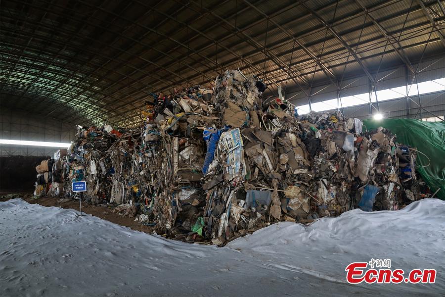 Tianjin Customs start to clear away imported garbage previously kept in the port, Oct. 23, 2018. The waste was incinerated. (Photo: China News Service/Wu Shiqi)