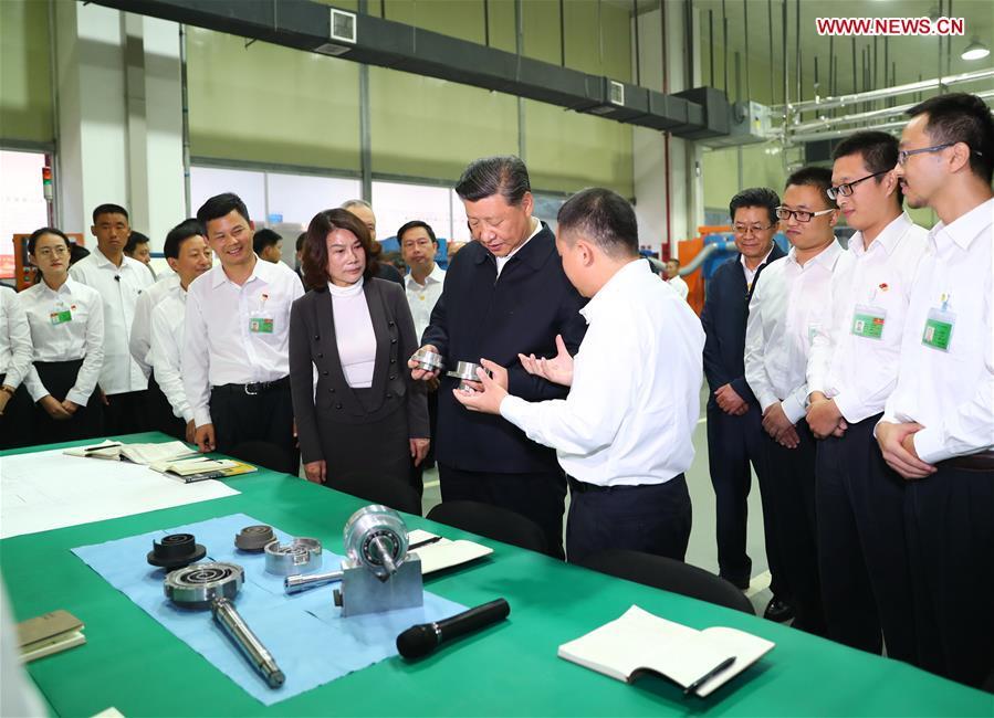 Chinese President Xi Jinping, also general secretary of the Communist Party of China Central Committee and chairman of the Central Military Commission, visits Gree Electric Appliances in Zhuhai, south China\'s Guangdong Province, Oct. 22, 2018. Xi made an inspection tour in Zhuhai on Monday. (Xinhua/Xie Huanchi)