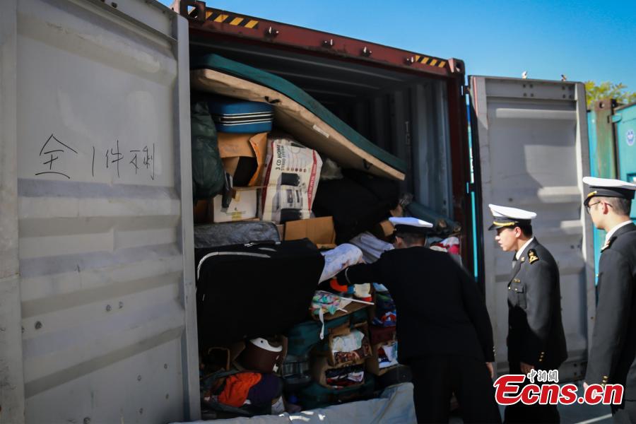 Tianjin Customs start to clear away imported garbage previously kept in the port, Oct. 23, 2018. The waste was incinerated. (Photo: China News Service/Wu Shiqi)