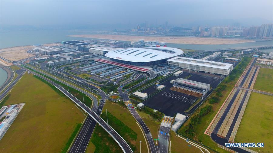 Aerial photo taken on Oct. 24, 2018 shows the Zhuhai Port of the Hong Kong-Zhuhai-Macao Bridge in Zhuhai, south China\'s Guangdong Province. The bridge officially opened to traffic at 9 a.m. on Oct. 24. (Xinhua/Liang Xu)