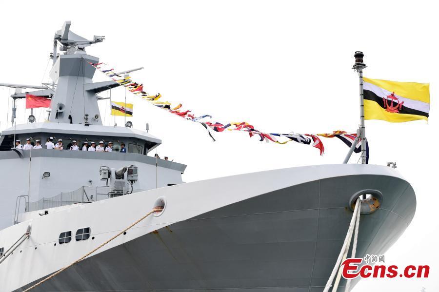 PLA Navy soldiers visit a patrol ship of the Royal Brunei Navy ahead of a China-ASEAN military drill in Zhanjiang City, South China’s Guangdong Province, Oct. 24, 2018. (Photo: China News Service/Chen Wen)