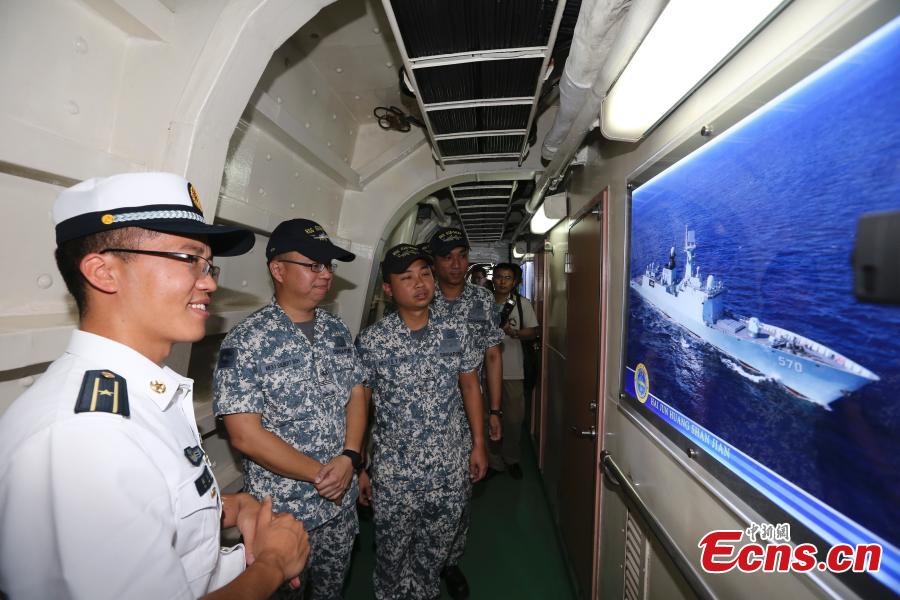 Singapore Navy soldiers visit the PLA Navy’s missile frigate Huangshan ahead of a China-ASEAN military drill in Zhanjiang City, South China’s Guangdong Province, Oct. 24, 2018. (Photo: China News Service/Zhang Lei)