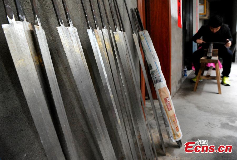 A sword-making workshop in Songxi County in East China’s Fujian Province. Zhanlu Mountain in southern Songxi, well-known for its long history and strong culture, is said to have been the home to the most revered among top five most famous swords in ancient China. Chinese poets in the Tang and Song dynasties, including Du Fu, Li Bai and Su Shi, penned lines in praise of the Zhanlu swords, nicknamed as the “No. 1 Sword Under the Heaven”. In 1985, local craftsmen went to huge efforts, reading historical literature and working with research institutes in Beijing and Nanjing, to finally craft Zhanlu swords by hand again. Making a Zhanlu sword involves more than 100 time-consuming steps, including forging, quenching and grinding. (Photo: China News Service/Zhang Bin)