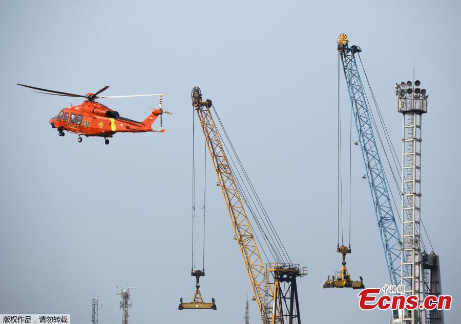 A search and rescue helicopter lands at Tanjung Priok port where the operations for the crashed Lion Air flight JT610 is based, in Jakarta, Indonesia, Oct. 30, 2018. Indonesia on Tuesday stepped up a search for an airliner that plunged into the sea with all 189 aboard feared dead, deploying underwater beacons to trace its black box recorders and uncover why an almost-new plane crashed minutes after take-off. (Photo/Agencies)