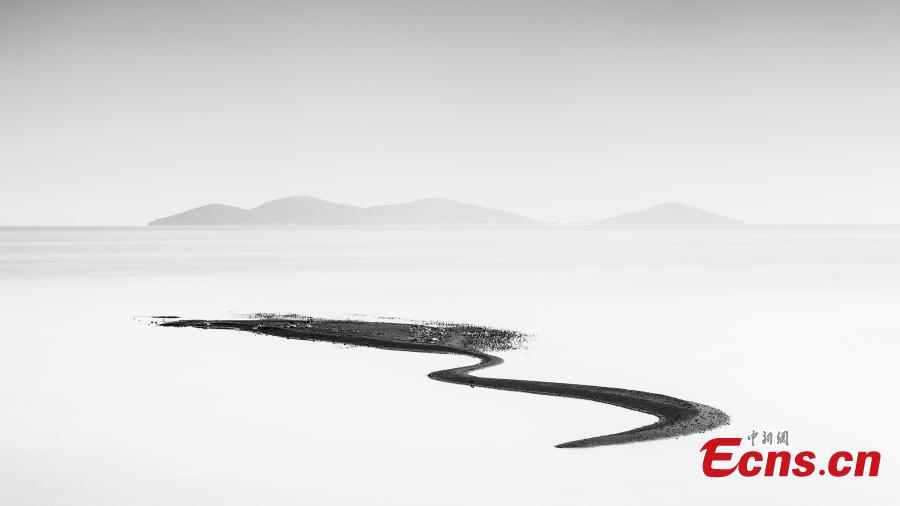 David Frutos Egea of Spain, with photo “Sandy shapes,” is the winner of Landscapes category at the European Wildlife Photographer of the Year 2018. (Photo/Agencies)