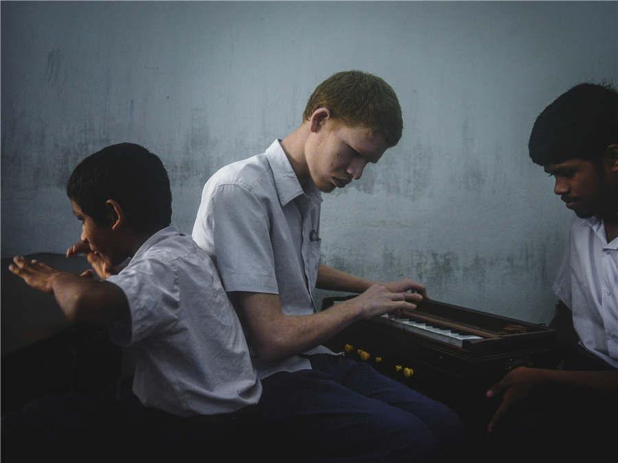 The Sixth Sense, by Sutirtha Chatterjee (India). (Photo provided to chinadaily.com.cn)
This is a series of portraits of visually impaired students from a blind school in Kolkata, India. Through this work, the photographer collaborated with the visually impaired students to visually construct and interpret their dreams to question the understanding of the relationship between reality and sight.
