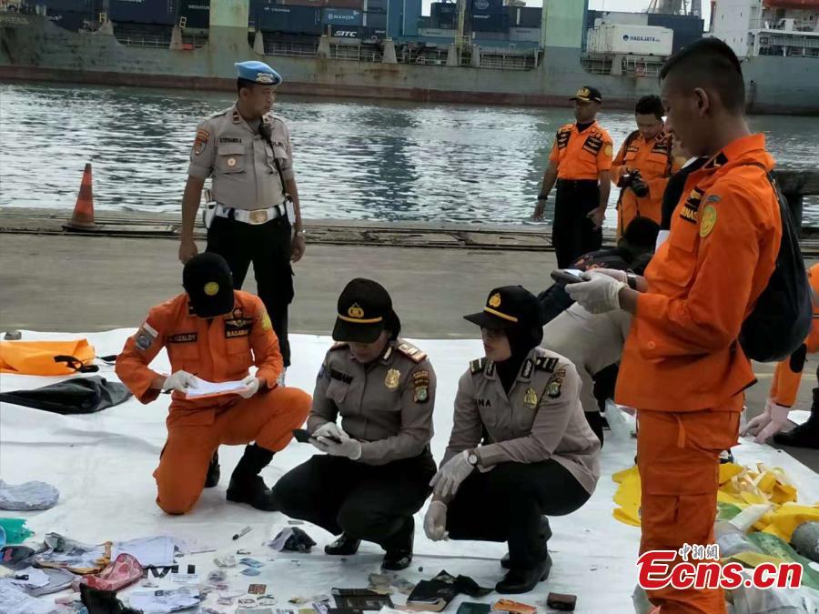Rescue workers lay out recovered belongings believed to be from the crashed Lion Air flight JT610 at Tanjung Priok port in Jakarta, Indonesia, Oct. 30, 2018. Indonesia on Tuesday stepped up a search for an airliner that plunged into the sea with all 189 aboard feared dead, deploying underwater beacons to trace its black box recorders and uncover why an almost-new plane crashed minutes after take-off. (Photo: China News Service/Lin Yongchuan)