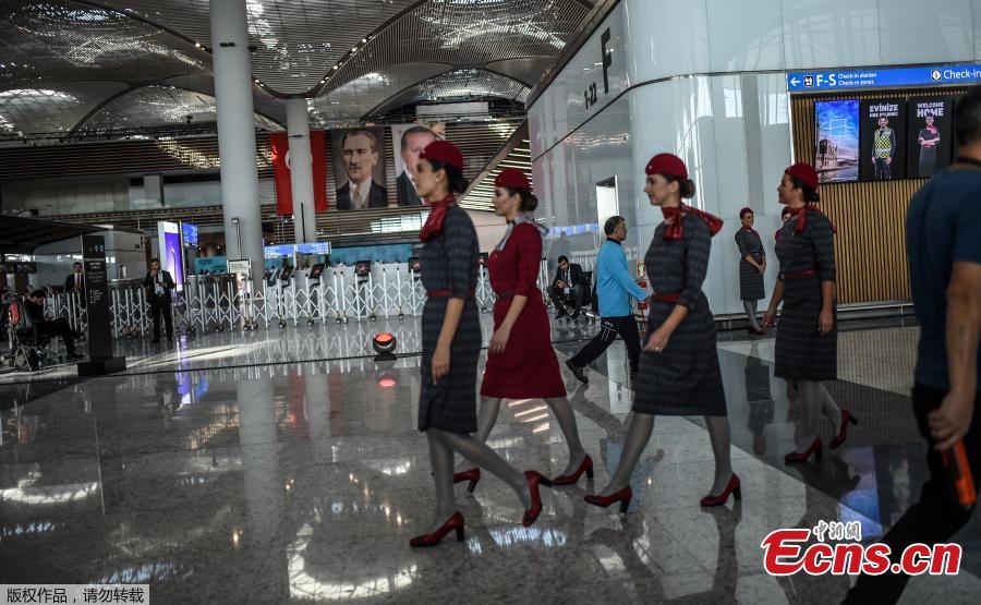 Turkish Airlines stewardesses pose at a terminal of the Istanbul\'s new airport prior to the official opening ceremony, in Istanbul, Turkey, Oct. 29, 2018. (Photo/Agencies)