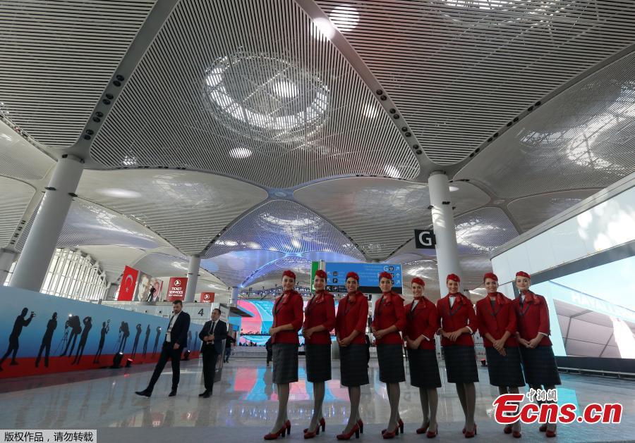 Turkish Airlines stewardesses pose at a terminal of the Istanbul\'s new airport prior to the official opening ceremony, in Istanbul, Turkey, Oct. 29, 2018. (Photo/Agencies)