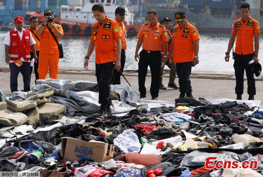 Rescue workers lay out recovered belongings believed to be from the crashed Lion Air flight JT610 at Tanjung Priok port in Jakarta, Indonesia, Oct. 30, 2018. Indonesia on Tuesday stepped up a search for an airliner that plunged into the sea with all 189 aboard feared dead, deploying underwater beacons to trace its black box recorders and uncover why an almost-new plane crashed minutes after take-off. (Photo: China News Service/Lin Yongchuan)