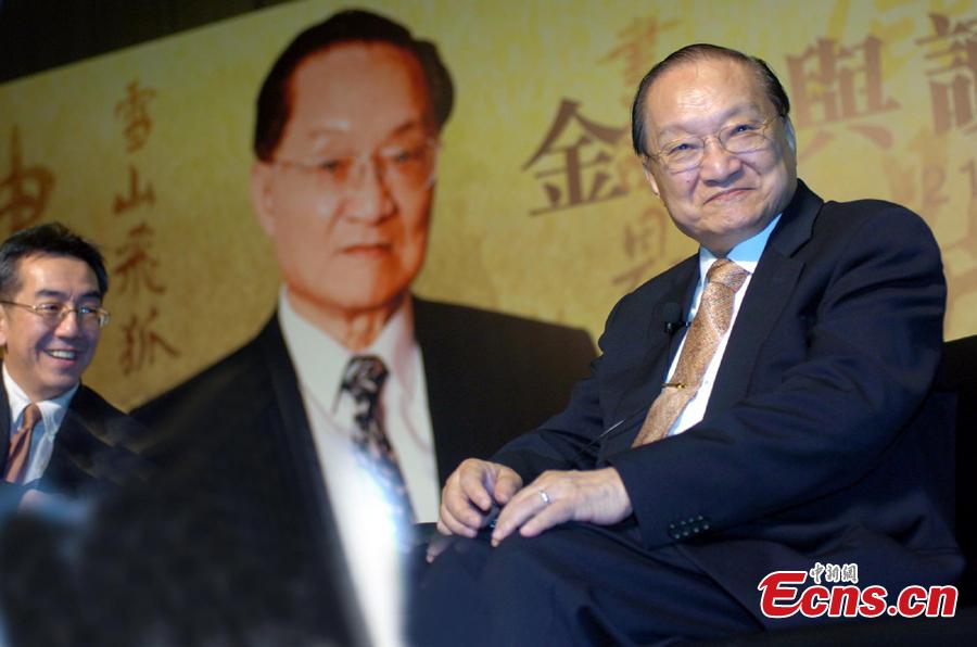 Chinese martial arts novelist Louis Cha, better known by his pen name Jin Yong, meets readers in Hong Kong, Jul. 21, 2006. Louis Cha Leung-yung, one of the most influential Chinese novelists, died on Tuesday afternoon in Hong Kong Sanatorium and Hospital surrounded by family members, according to sources close to him. He was 94. (Photo: China News Service/Wang Linan)