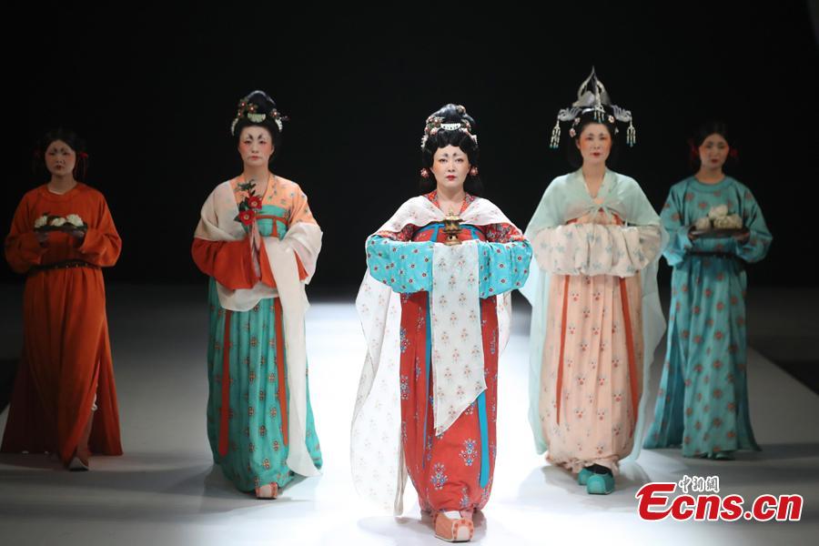 Women dressed in Tang Dynasty (618-907) costumes perform at a show by designer Chu Yan at China Fashion Week in Beijing, China, Oct. 30, 2018. (Photo: China News Service/Sheng Jiapeng)