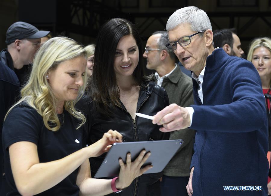 Apple CEO Tim Cook (R, Front) attends an event to unveil new Apple products in Brooklyn, New York, the United States, on Oct. 30, 2018. Apple Inc. on Tuesday launched its new iPad Pro, MacBook Air and Mac mini at an event in Brooklyn, New York City, offering long-awaited updates to some of its popular devices. (Xinhua)