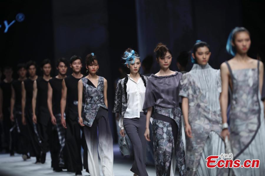 Models present creations designer Deng Zhaoping at China Fashion Week in Beijing, China, Oct. 30, 2018. (Photo: China News Service/Sheng Jiapeng)
