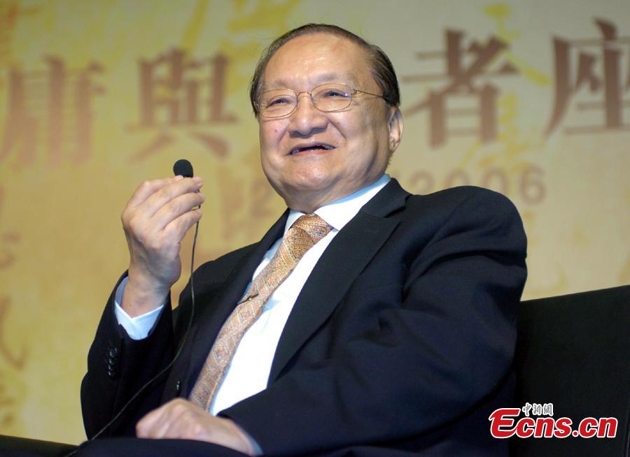 Chinese martial arts novelist Louis Cha, better known by his pen name Jin Yong, meets readers in Hong Kong, Jul. 21, 2006. Louis Cha Leung-yung, one of the most influential Chinese novelists, died on Tuesday afternoon in Hong Kong Sanatorium and Hospital surrounded by family members, according to sources close to him. He was 94. (Photo: China News Service/Wang Linan)