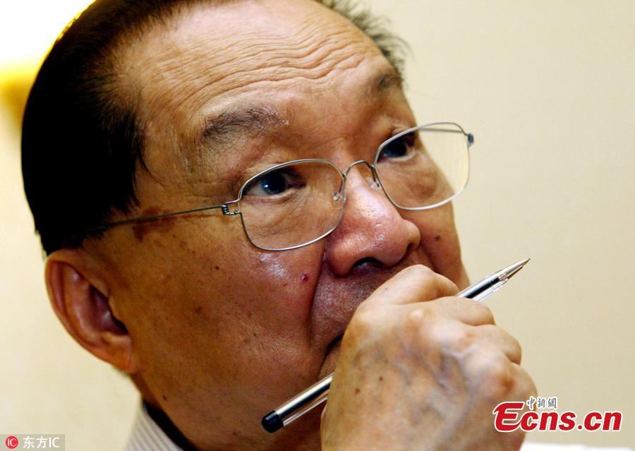 Louis Cha talks to reporters at a hotel in Hangzhou City, Zhejiang Province, Jul. 24, 2003. (Photo/IC)