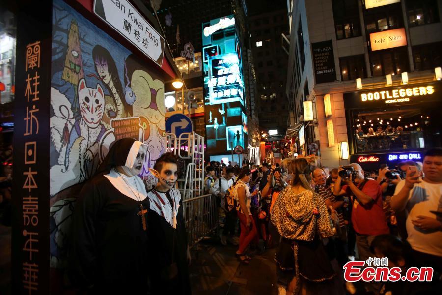 People dressed in Halloween costumes celebrate the western festival at Lan Kwai Fong in Hong Kong on October 31, 2018. (Photo: China News Service/Hong Shaokui)