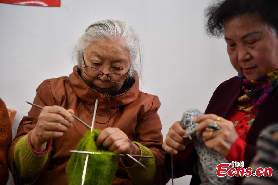 Old ladies knit sweaters for children in poor areas in Kunming, Southwest China’s Yunnan province on November 1, 2018. The ladies, who are retirees of a local hospital, formed a knitting club to make and send out cozy sweaters for the needy. A total of 19 knitters, whose average age is 75, have worked tirelessly in the past nine months, knitting 184 warm sweaters in their spare time for needy children in a village in Qiaojia county of the province. (Photo: China News Service/ Liu Ranyang)