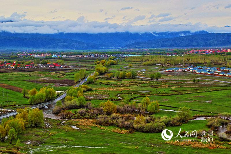Thin mist falls over the Burqin of Altay region in Xinjiang Uygur Autonomous Region, making the small county look like a wonderland. (Photo/people.cn)
