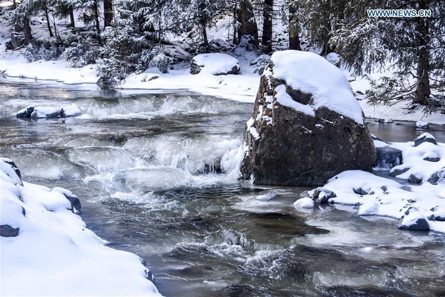 Photo taken on Nov. 4, 2018 shows snow scenery of a creek in Nanshan scenic spot in southern Urumqi, capital of northwest China\'s Xinjiang Uygur Autonomous Region. (Xinhua/Du Gang)